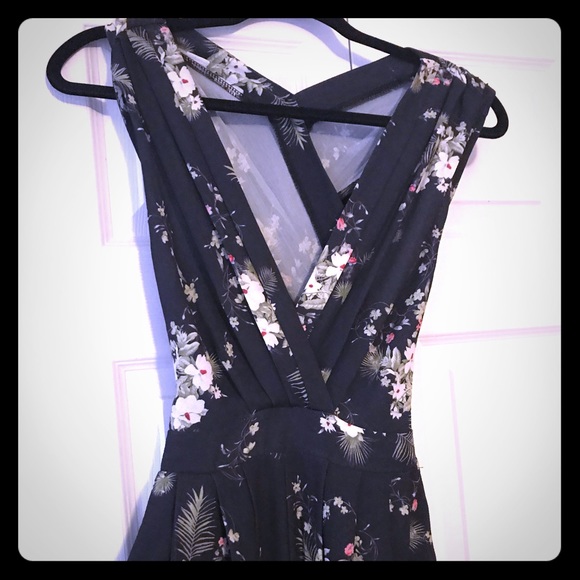 Showpo. Dresses & Skirts - Showpo Maxi Dress